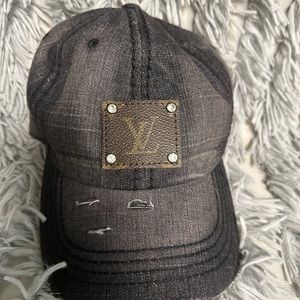 NWOT-Distressed black Keep it Gypsy cap